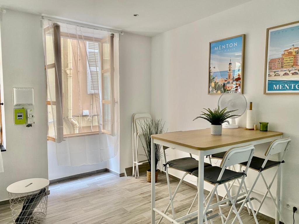 Historical Rue Longue Apartment Menton Bagian luar foto