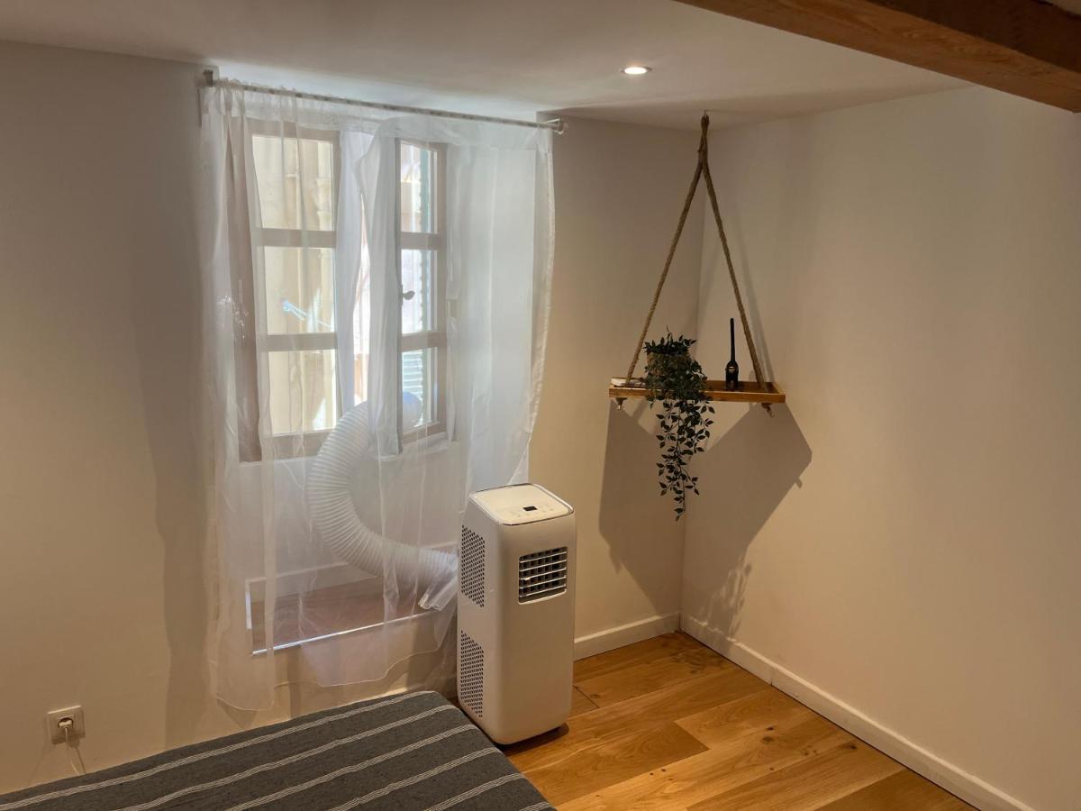 Historical Rue Longue Apartment Menton Bagian luar foto