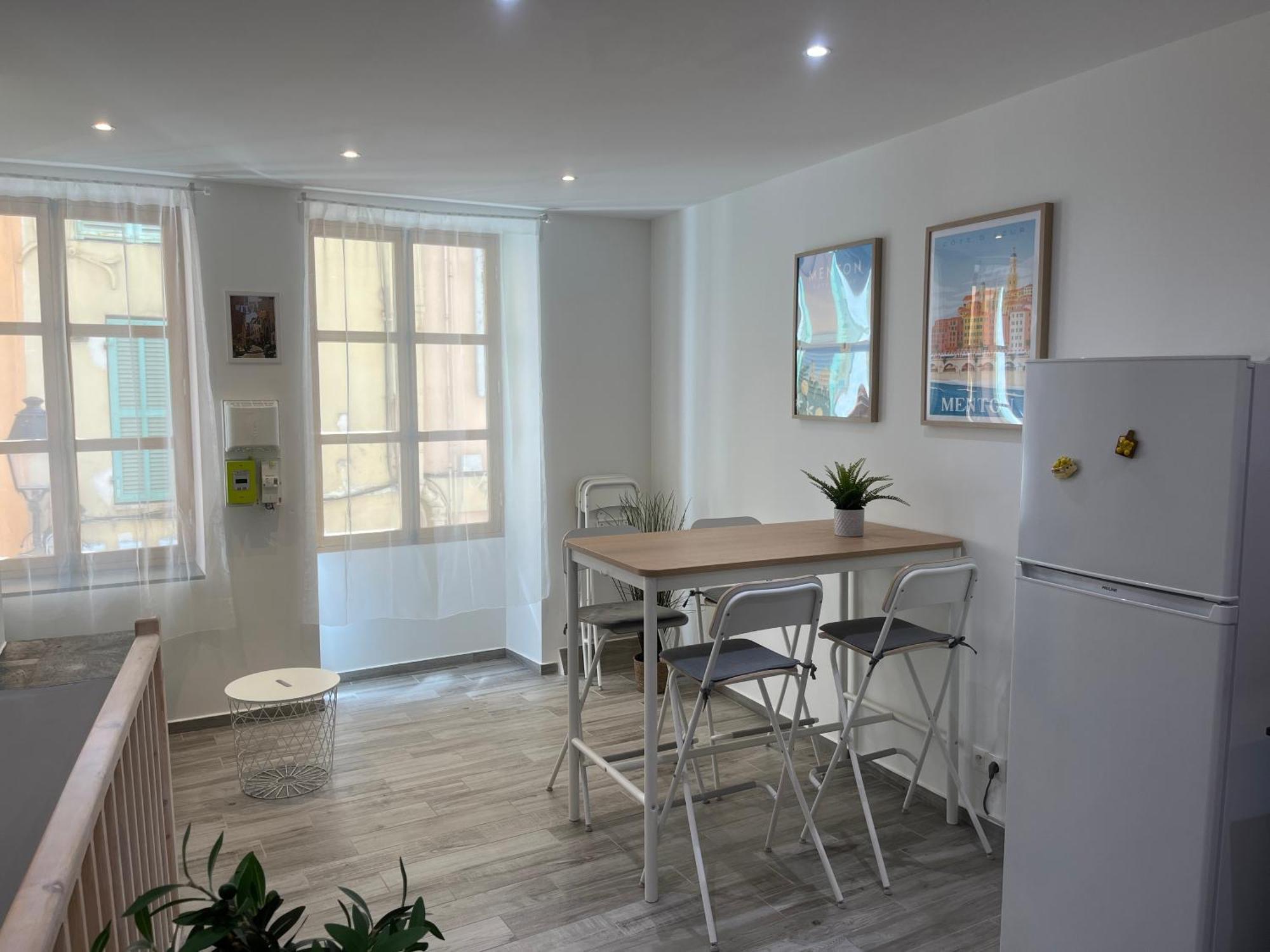 Historical Rue Longue Apartment Menton Bagian luar foto